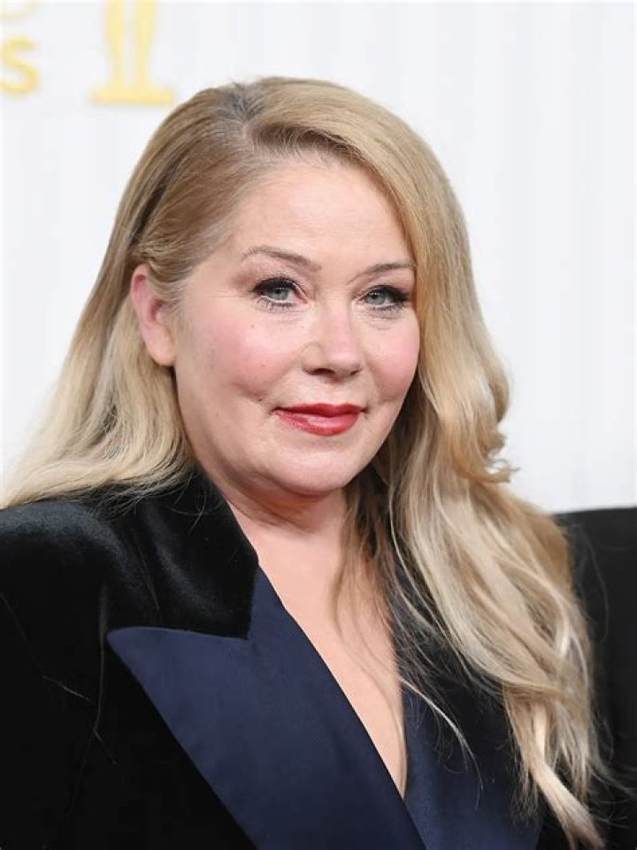 Christina Applegate Bio, Wiki, Age, Height, Husband, Kids, Cancer, Movies, SNL and Net Worth