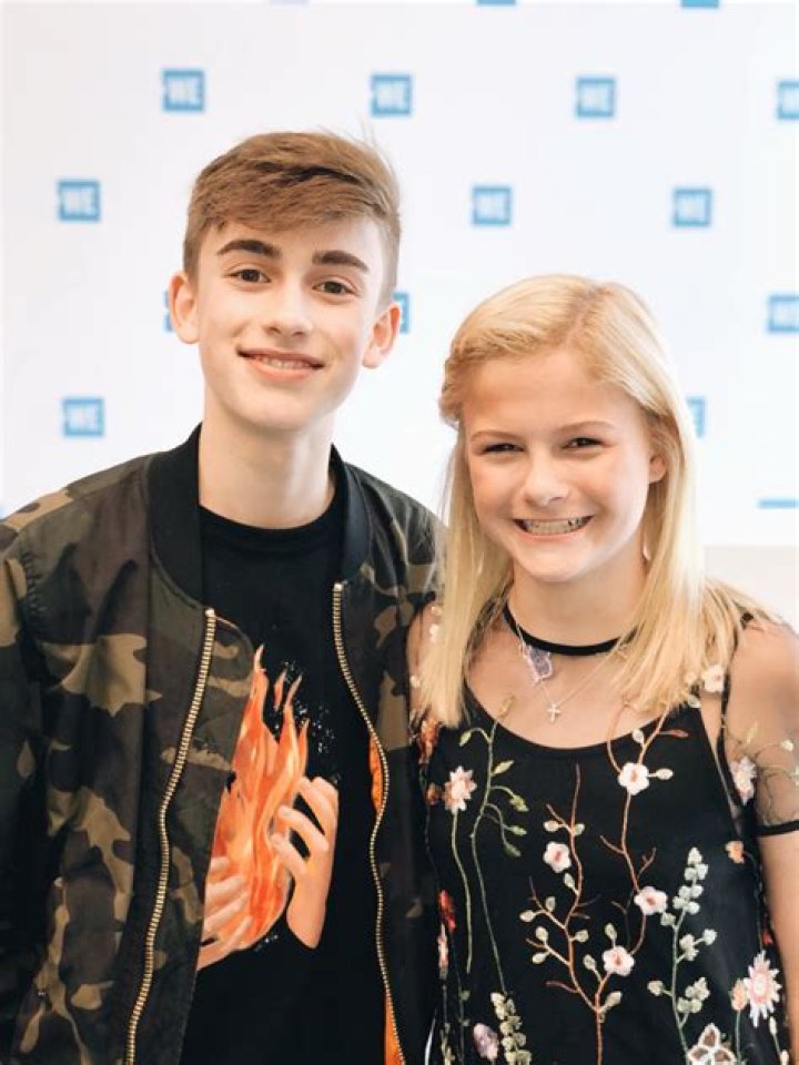 Darci Lynne: Boyfriend, net worth, tattoos, smoking & body measurements