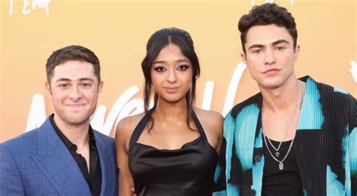 Darren Barnet (Actor) Age, Bio, Wiki, Height, Weight, Girlfriend, Net Worth, Born, Career, Facts