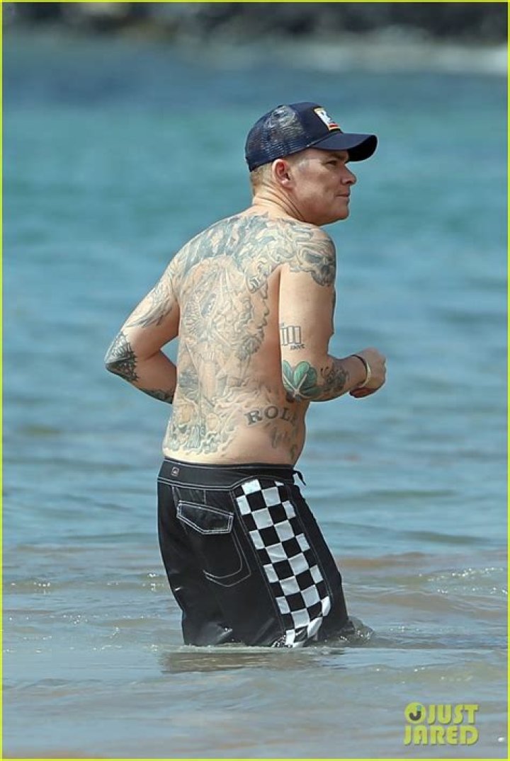 David Keith: Wife, net worth, tattoos, smoking & body facts