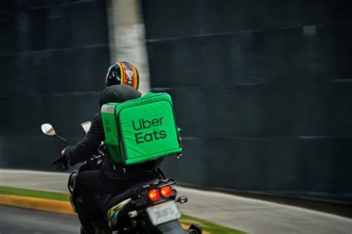 How old to drive for uber eats