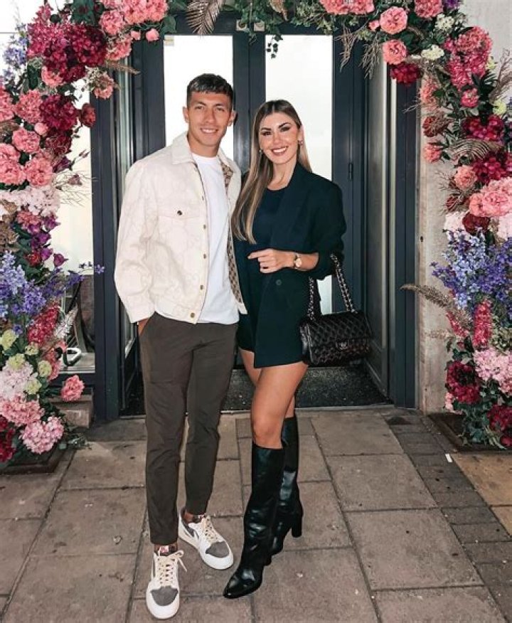 How Tall Is Muri Lopez Benitez, Lisandro Martinez’s Girlfriend?