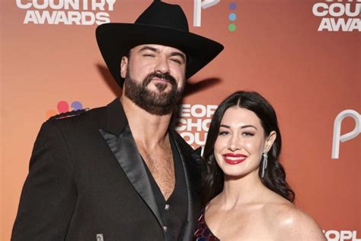 Kaitlyn Frohnapfel Age, Height, Wikipedia, Biography, Drew McIntyre Wife, Instagram