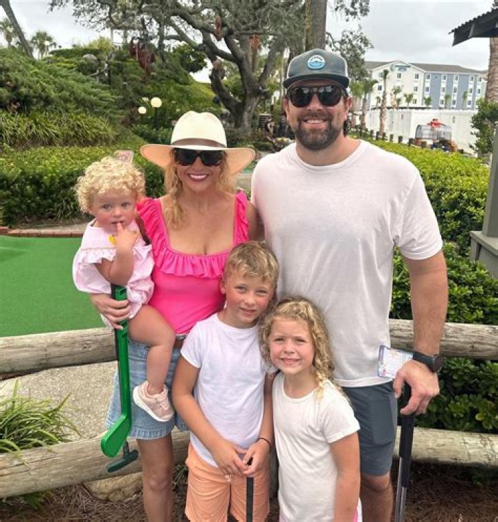 Nikki Dee Ray Bio, Wiki, Age, Height, Husband, Baby, Family, Weather, Salary and Net Worth.