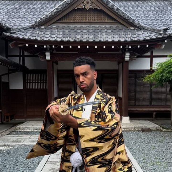 Niko Omilana- Bio, Age, Net Worth, Girlfriend, Career, Height