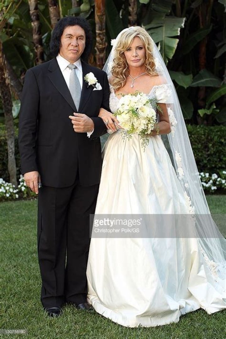 Who is gene simmons married to