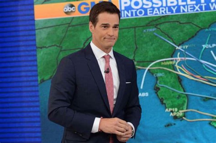 Who Is John Elliott From CBS News? Weatherman Wikipedia, Is He Married With A Wife?