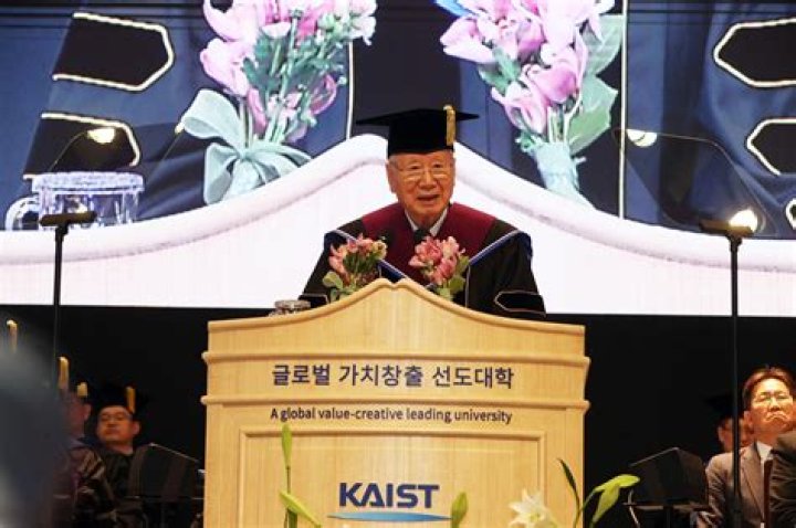 Who is Lee Joong-Keun? See Net-worth, Quote, Awards, Fact, Wiki