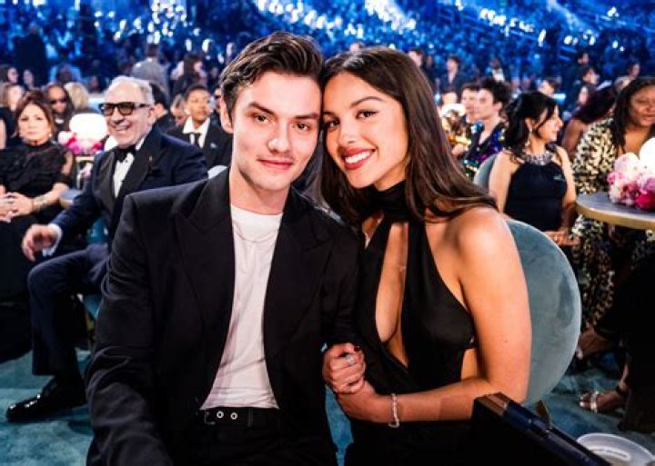 Who Is Lulu Everly? Meet Louis Partridge Alleged New Girlfriend On Instagram